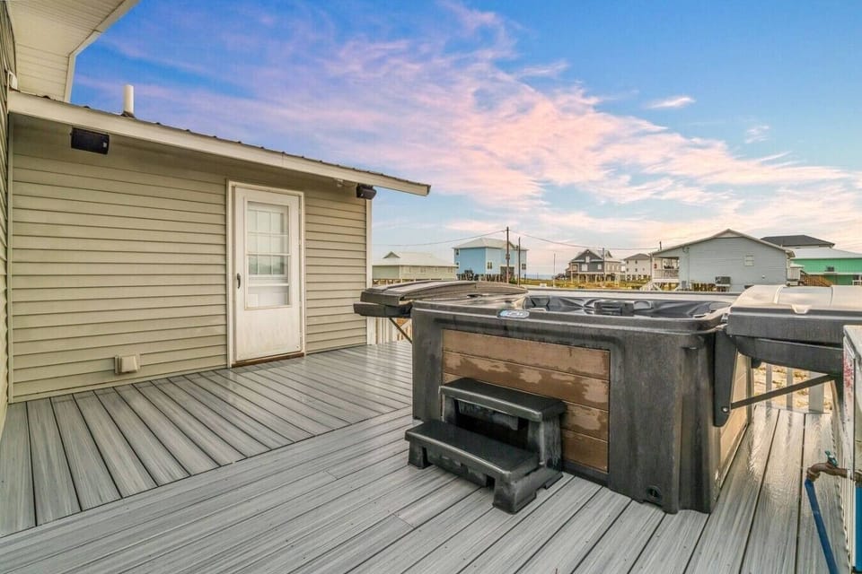 Soak under the stars in the private hot tub with music streaming from the outdoor speakers.