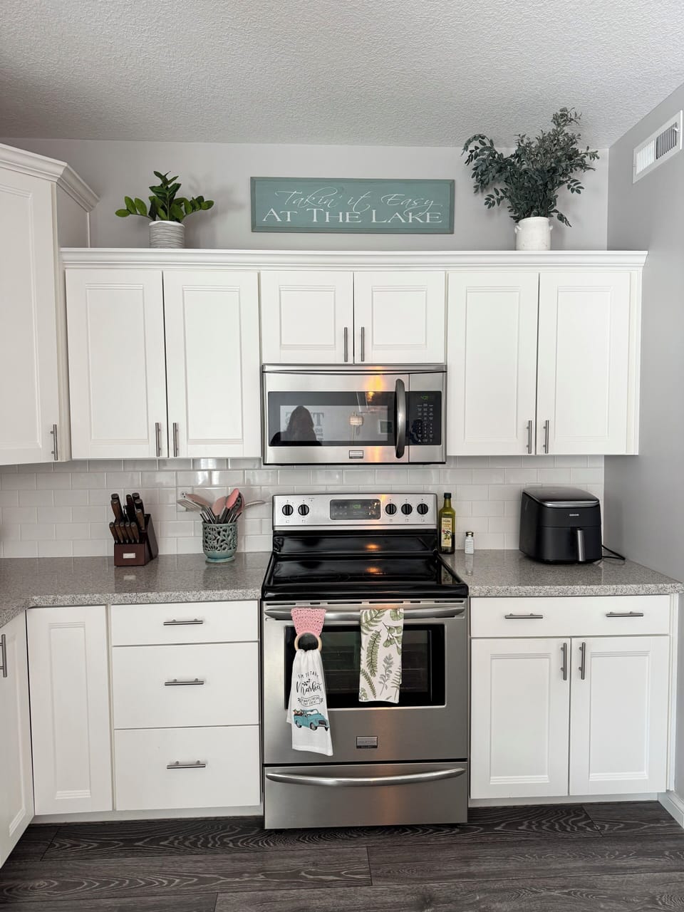 Fully Stocked Kitchen 
