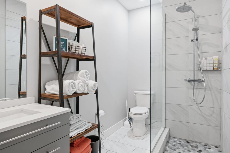 Clean and Updated Full Bathroom.