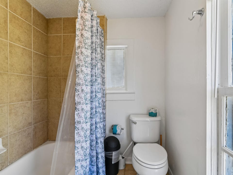 Bathroom - Shower/Tub Combo