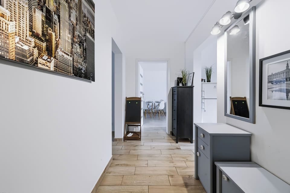 Spacious Warsaw Apartment in Ursynów for 6 People | Rentujemy