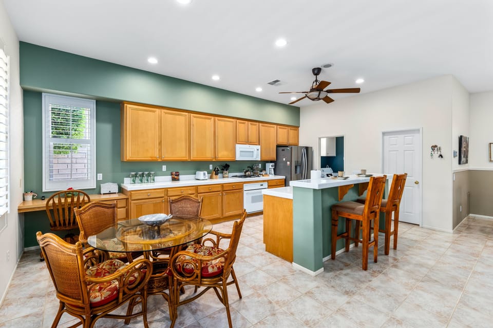 Additional dining space next to the kitchen, great for games or morning coffee!