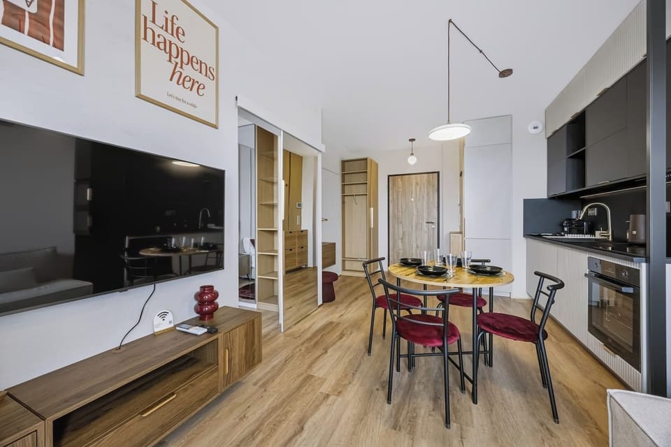Bemowo/Chrzanów Warsaw Apartment | Private parking, A/C & balcony | Book now with Rentujemy