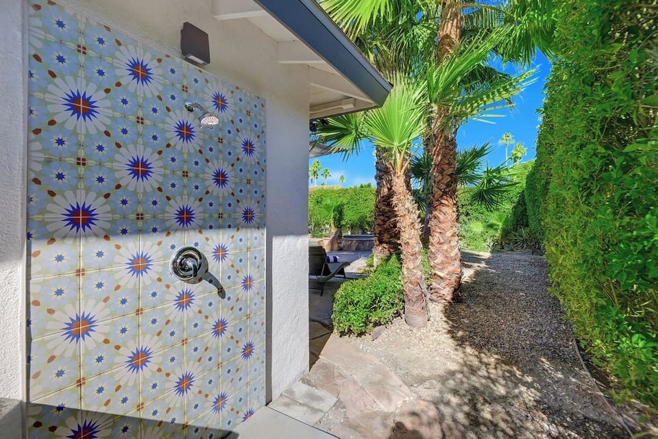 OUTDOOR SHOWER mls