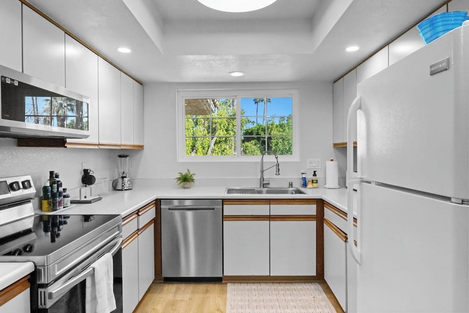 K0451 - Kitchen Area