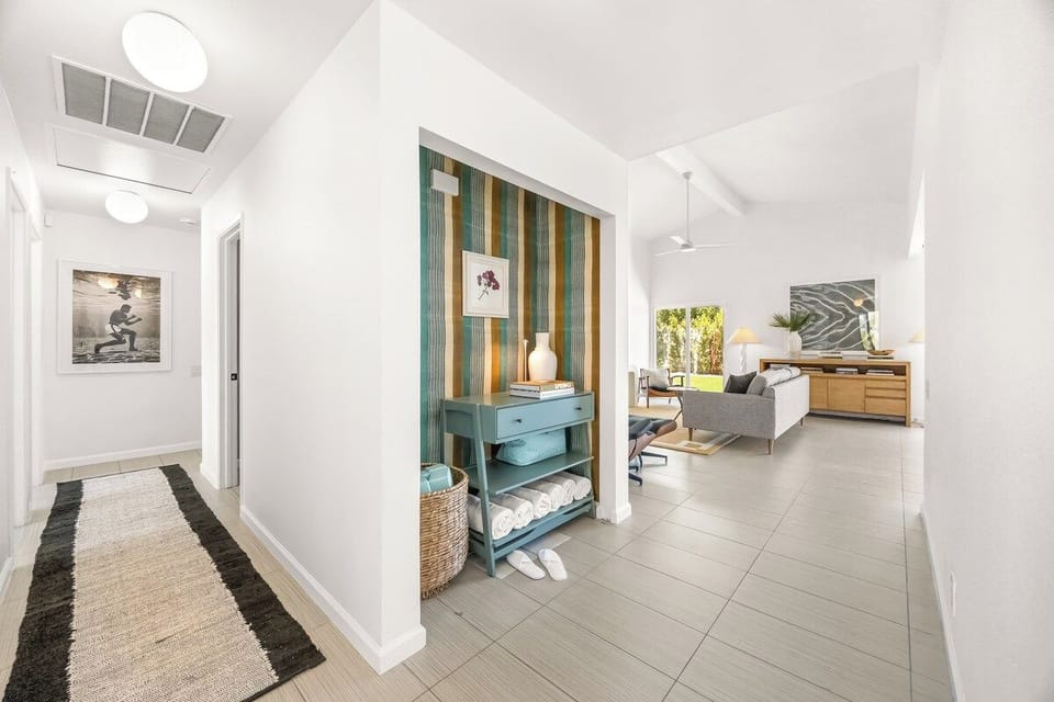 K0073 - Walk Way to Living Room