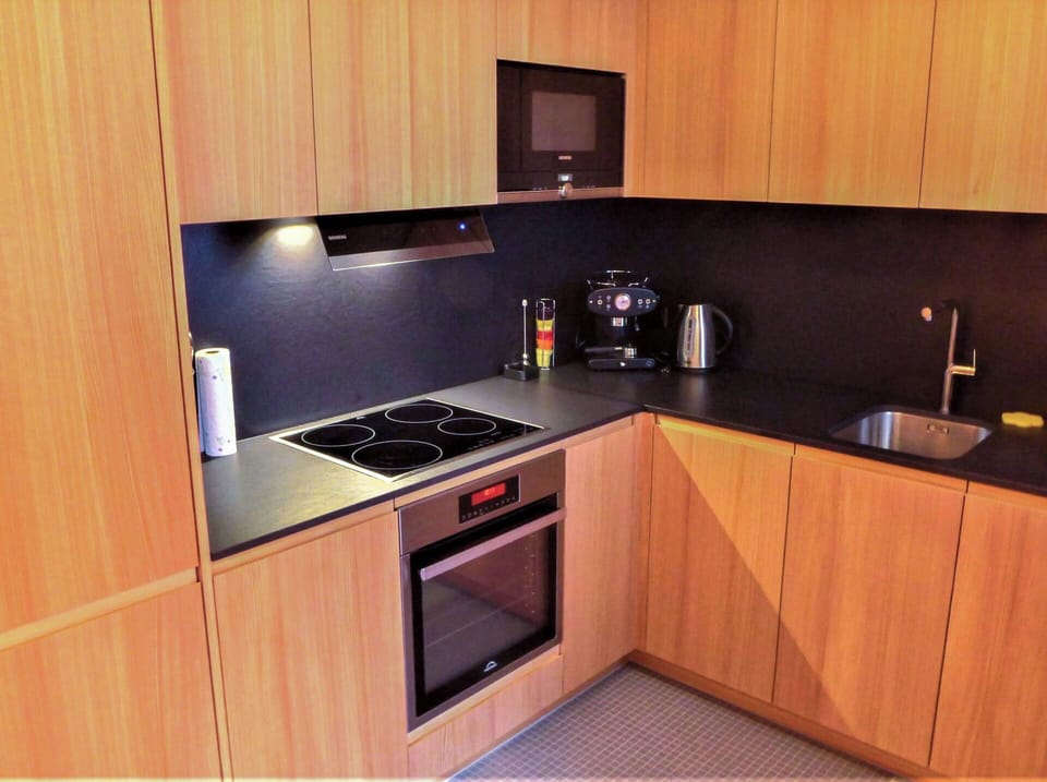 Kitchen Appliance, Kitchen, Wood, Flooring, Major Appliance, Countertop, Cabinetry, Interior Design, Home Appliance, Floor