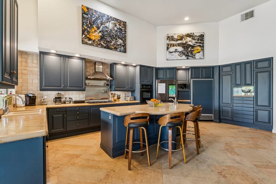 Stylish Gourmet Kitchen with Island Seating