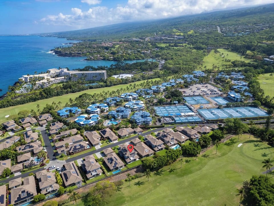Minutes from one of Kona’s premier pickleball destinations
