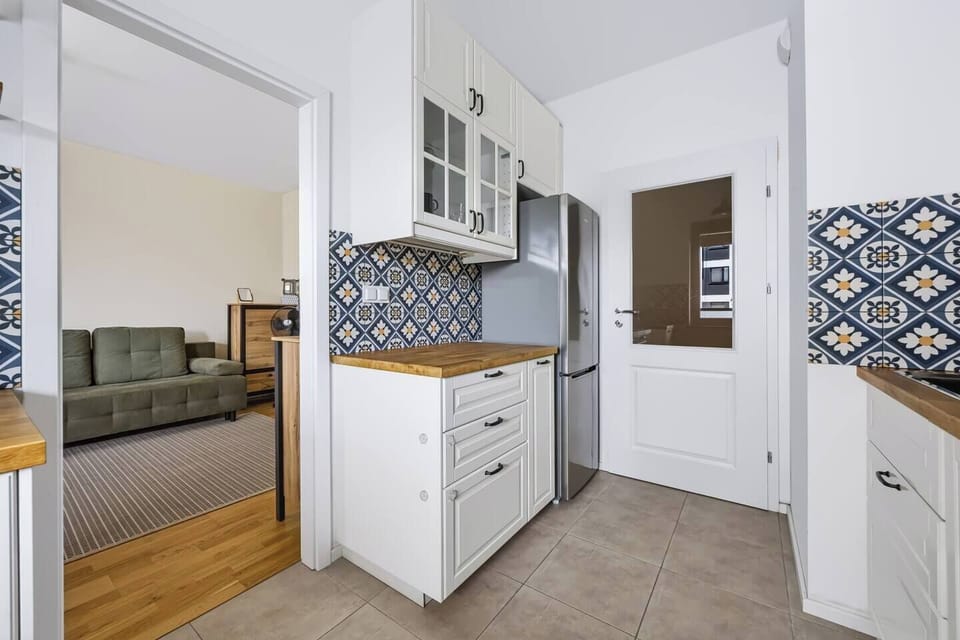 Warsaw apartment with private underground parking, balcony & great location in Wola | Book now with Rentujemy