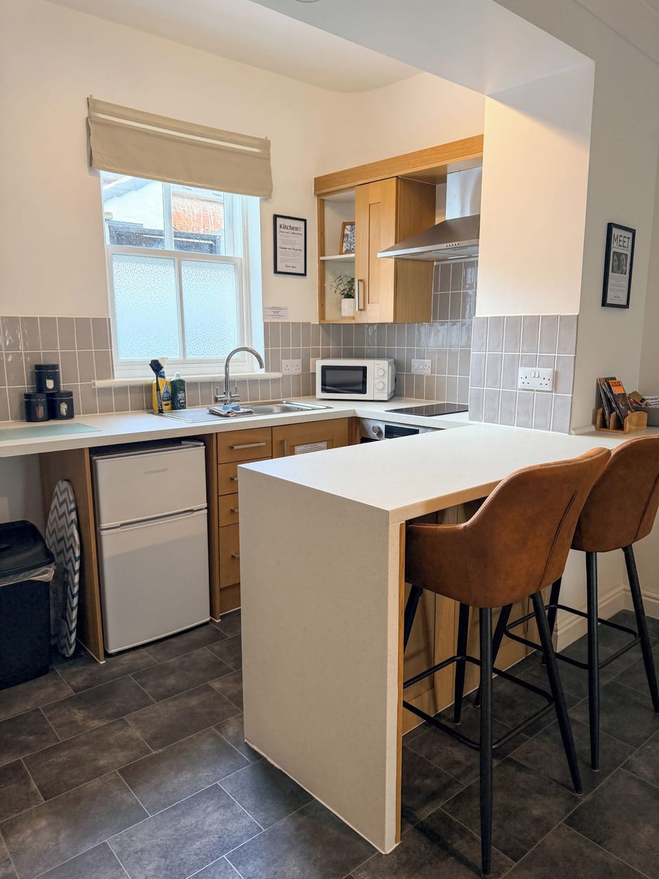 Bright modern kitchen with breakfast bar and stylish seating