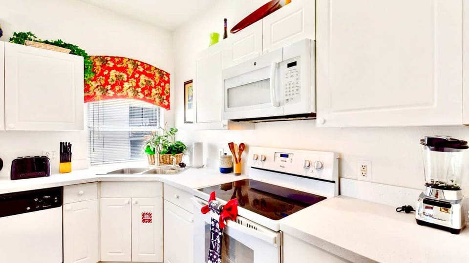 Kitchen with full appliances