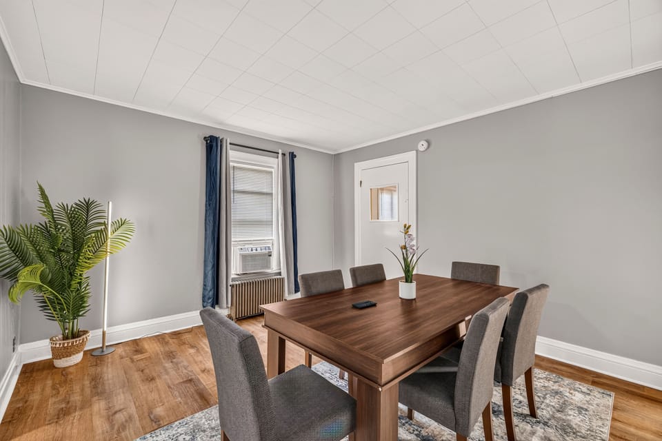 Indoors, Home Decor, Furniture, Table, Appliance