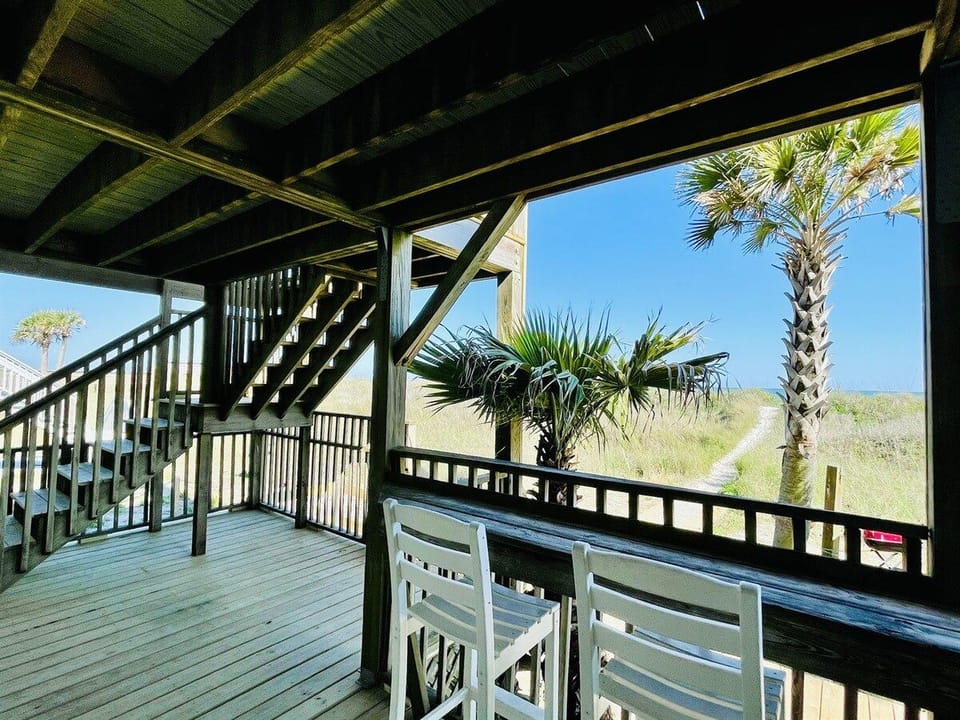 You’re just a few stories up from serenity—coastal calm is yours.

