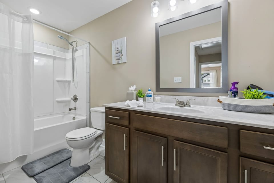 Bathroom 2: This bright full bathroom offers a clean, functional space with convenient essentials, making it easy to freshen up and get ready for the day.