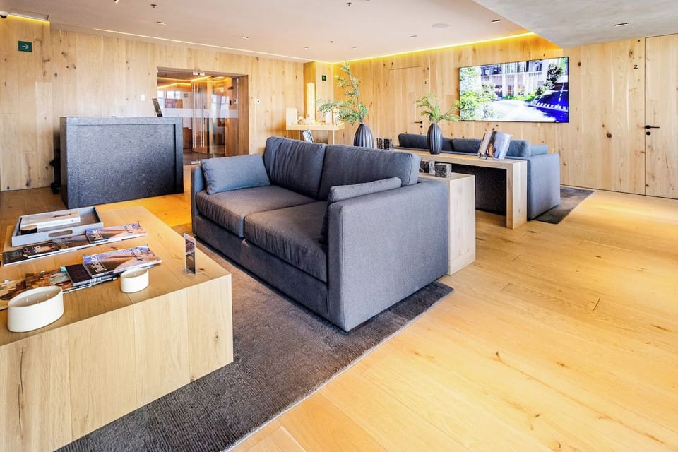 Coworking compartido con diseño contemporáneo, excelente iluminación y entorno tranquilo para trabajar durante tu estancia en Reforma.