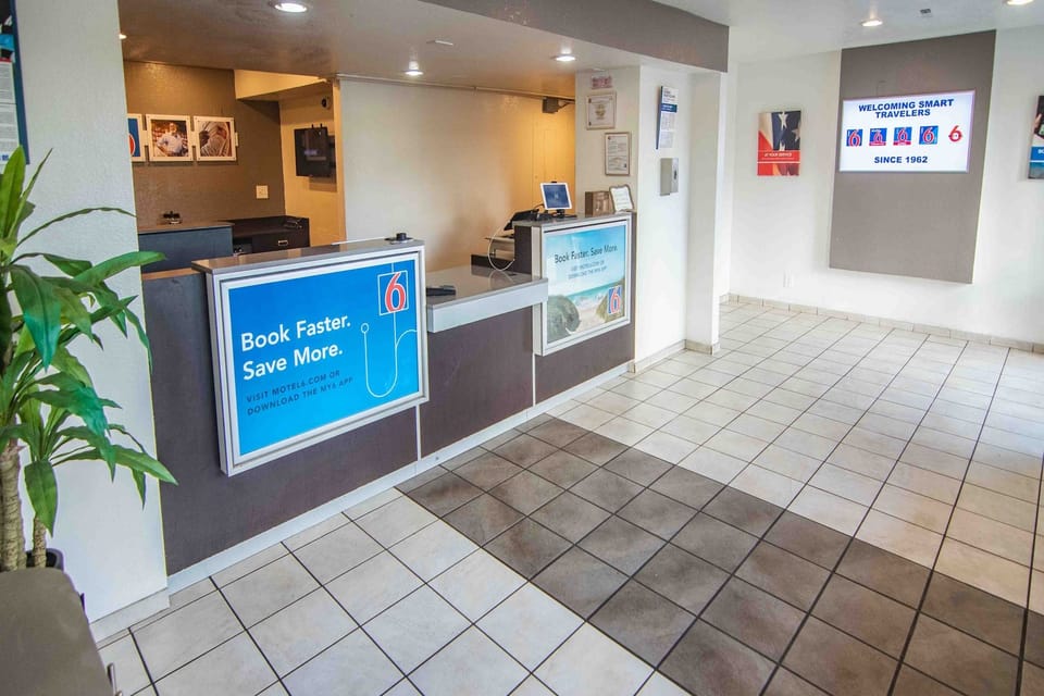 Entrance / Reception