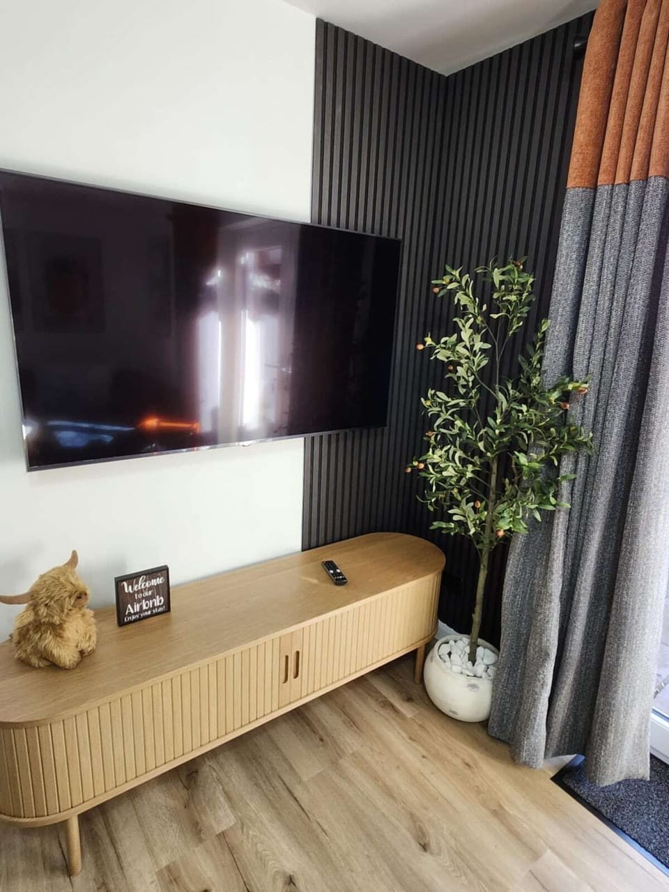 Living Room / Lounge