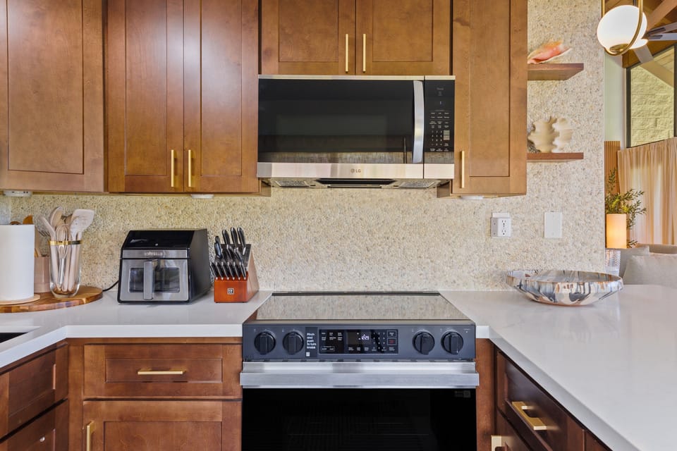 Real cooking fits here, full range and counter space for the whole prep.