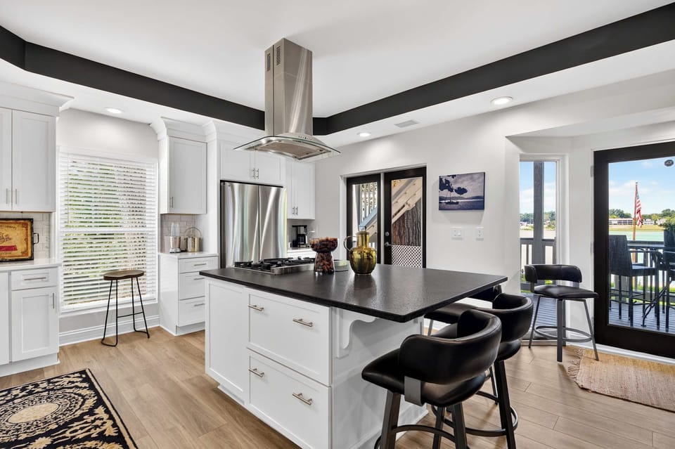 Kitchen: Cozy open-concept kitchen and dining area with room to cook, serve, and enjoy meals together, offering a comfortable space for both casual dining and group gatherings.
