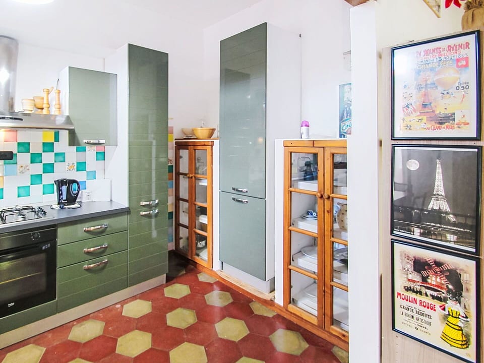 Kitchen Appliance, Flooring, Interior Design, Major Appliance, Kitchen, Wood, Furniture, Floor, Cabinetry, Room