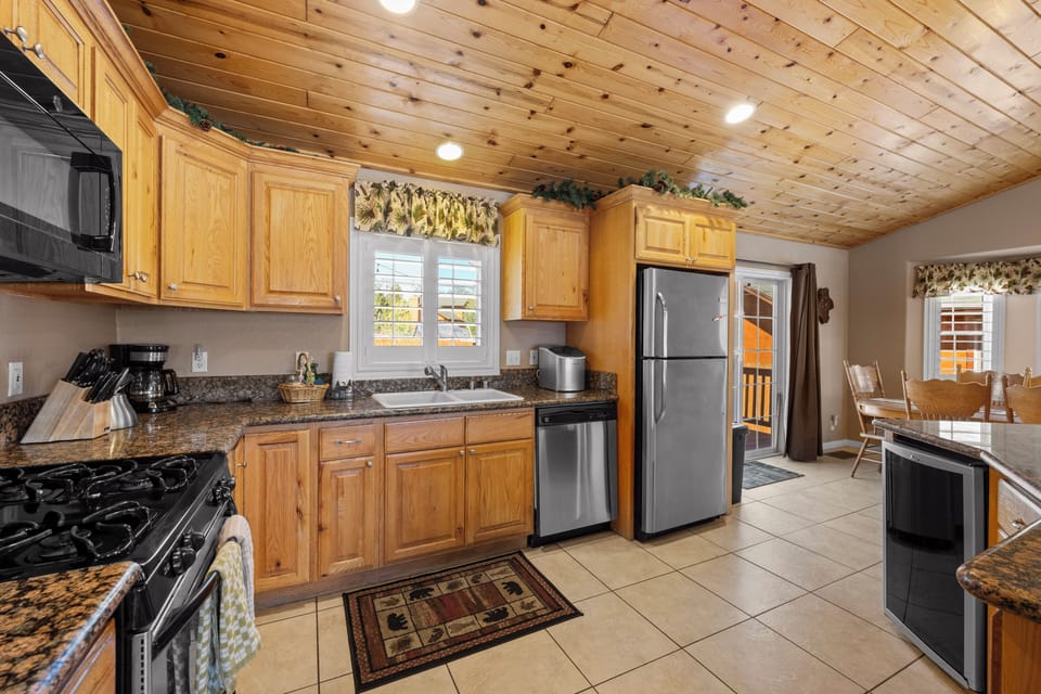 Full Kitchen - Full Kitchen with all the essentials