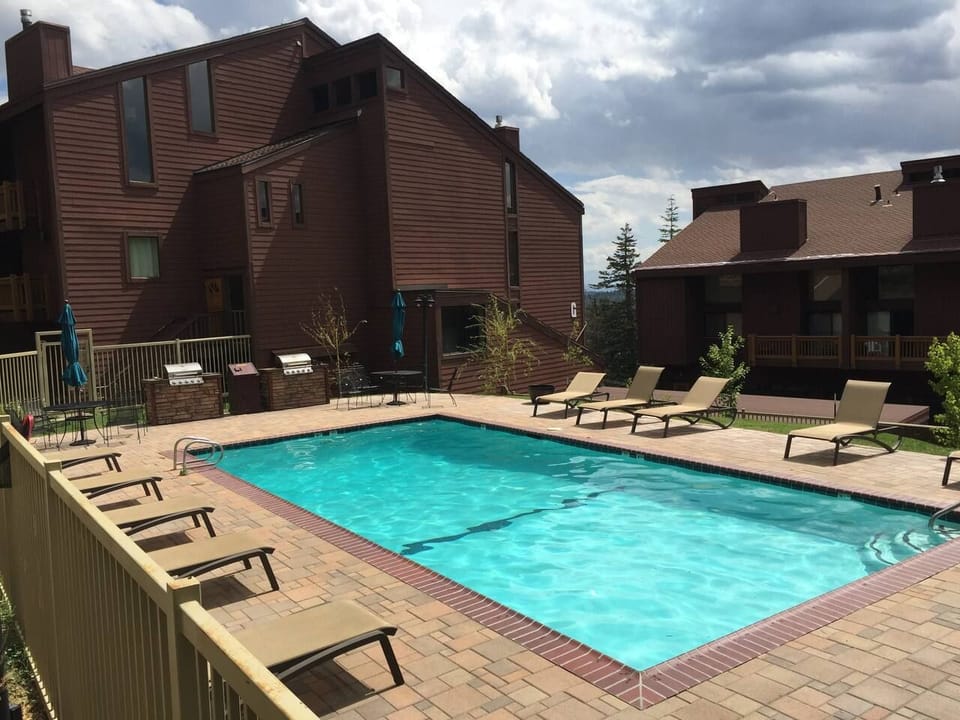 Heated Pool during Summer. Outdoor grills.