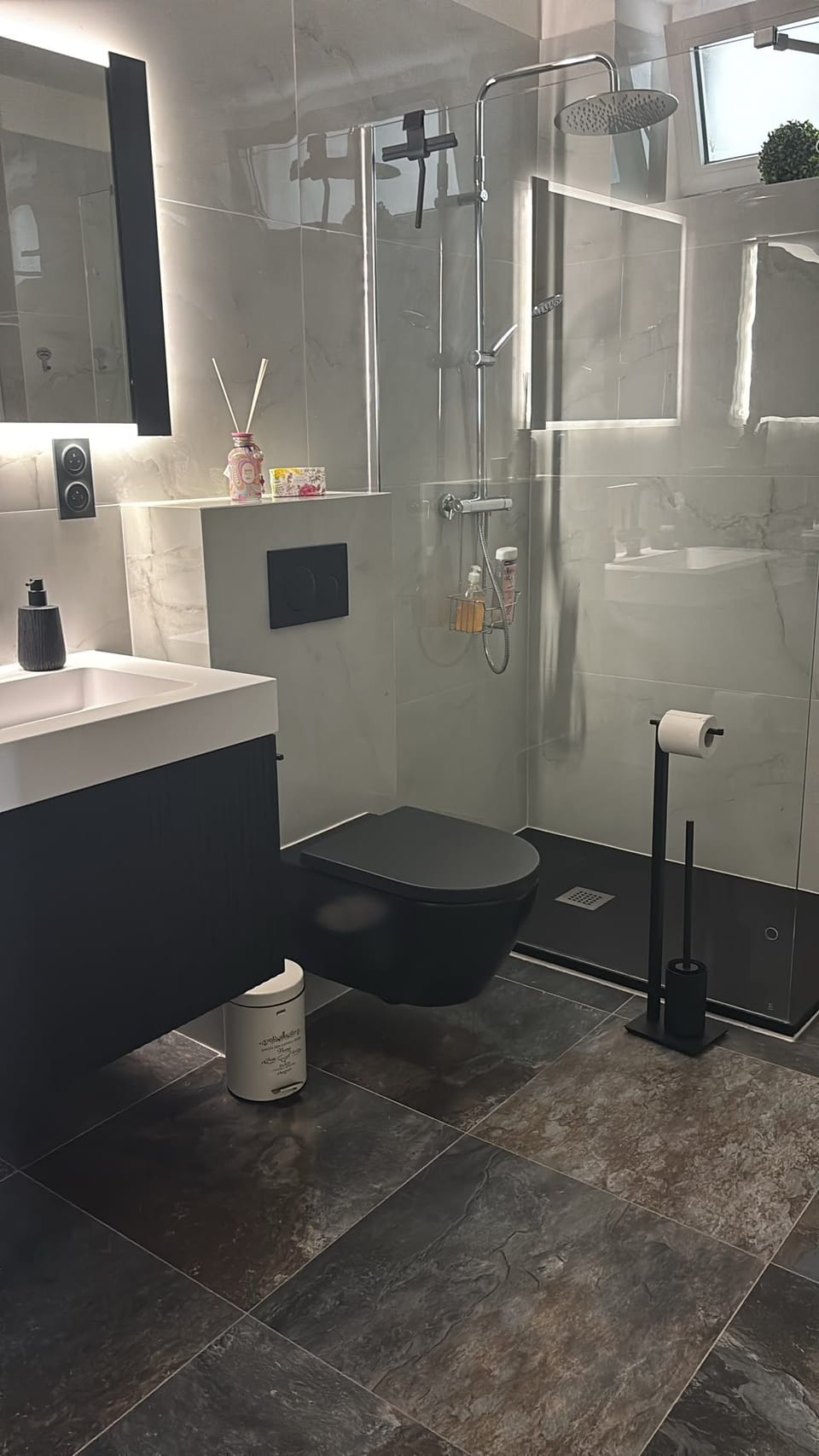 Newly renovated, luxury 2-room apartment in La Banane near the Palais and the beach Apartment in Cannes