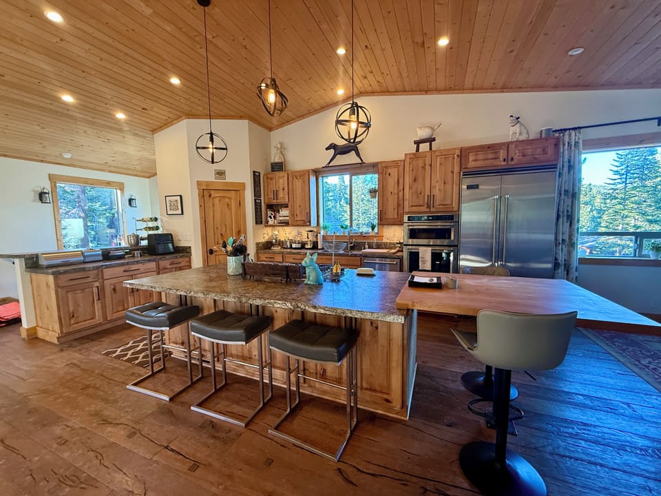 Fully equipped chef's kitchen