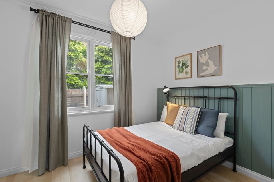 BEDROOM 2 - Double bed