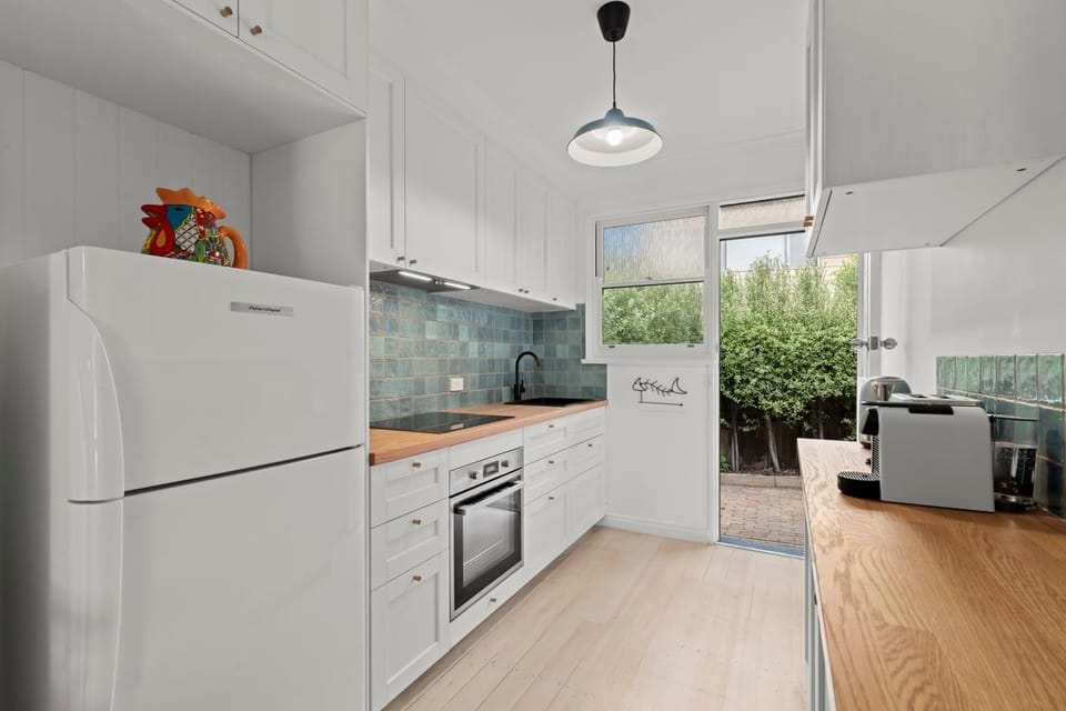 The sea breeze floats through the back door from the private courtyard