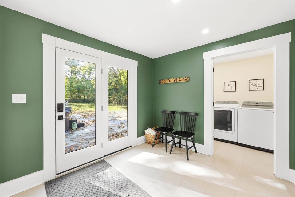 Laundry: Available washer and dryer