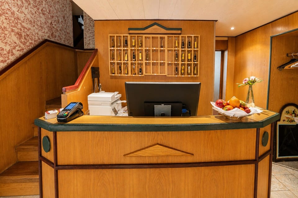 Entrance / Reception