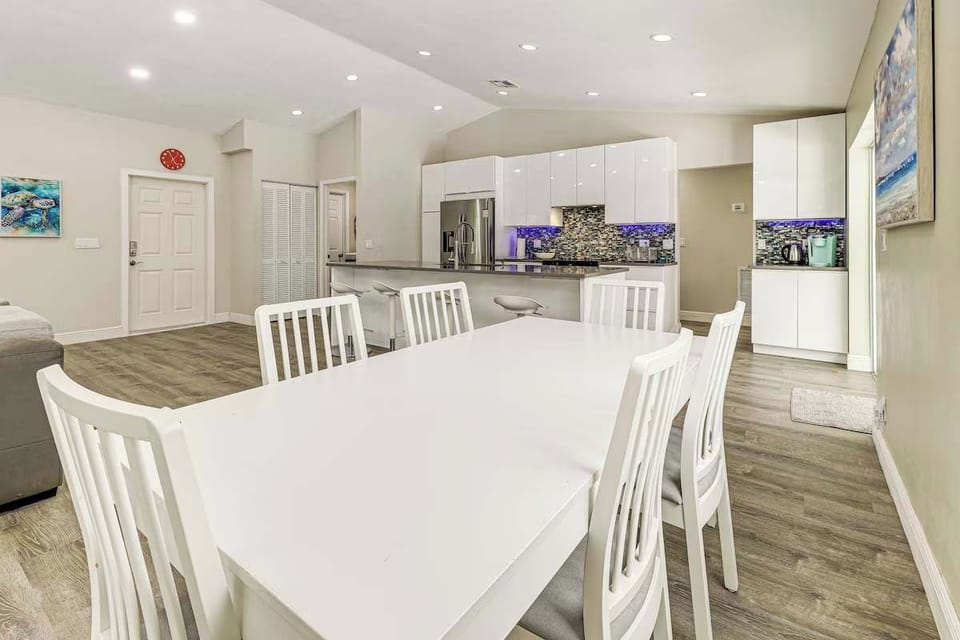 Indoor dining table with seating for the whole group