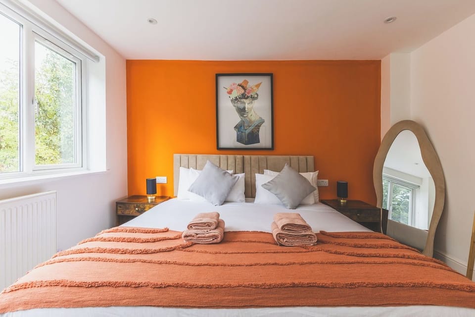 Super king bed that can be separated into 2 single beds