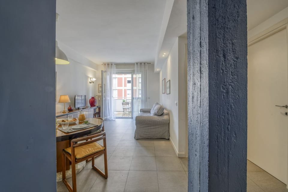 Alcuino, 5 – Between Fiera Milano and CityLife Apartment in Milan