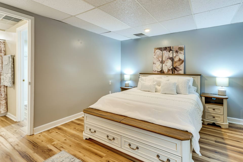Bedroom | Queen Bed