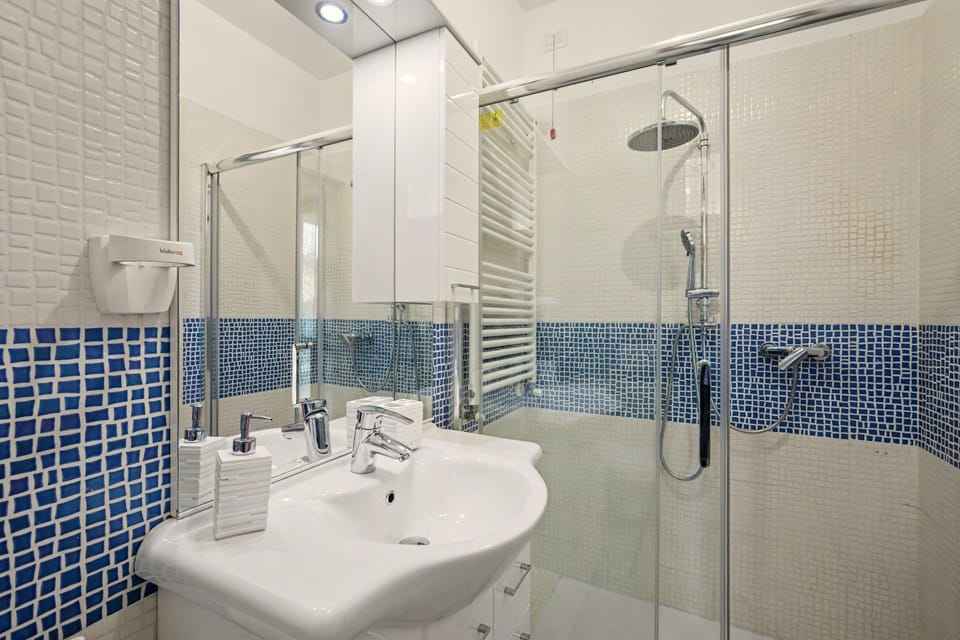 Apartment 'Terme Della Valpolicella Apt 2' with Wi-Fi and Air Conditioning, No Kitchen Bed and Breakfast in Lake Garda
