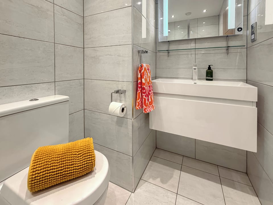 Shower room | The Heron 4 - Riverside Park, Christchurch