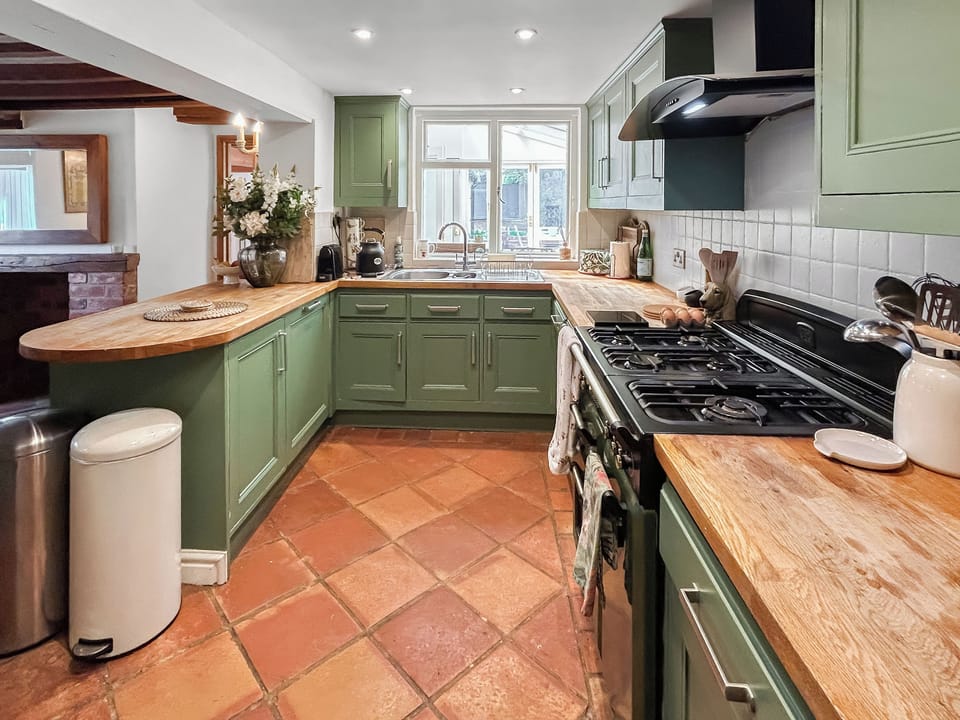 Bathroom | White Cottage, Old Dalby