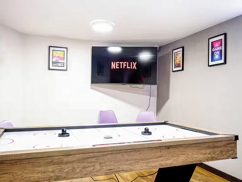 Games room | Apartment 6 - James Court, Llandudno