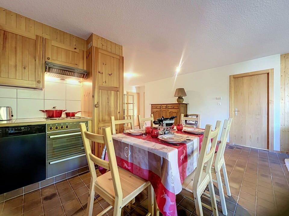 Wood, Interior Design, Ceiling, Furniture, Room, Hardwood, Cabinetry, Wood Stain, Kitchen, Cupboard