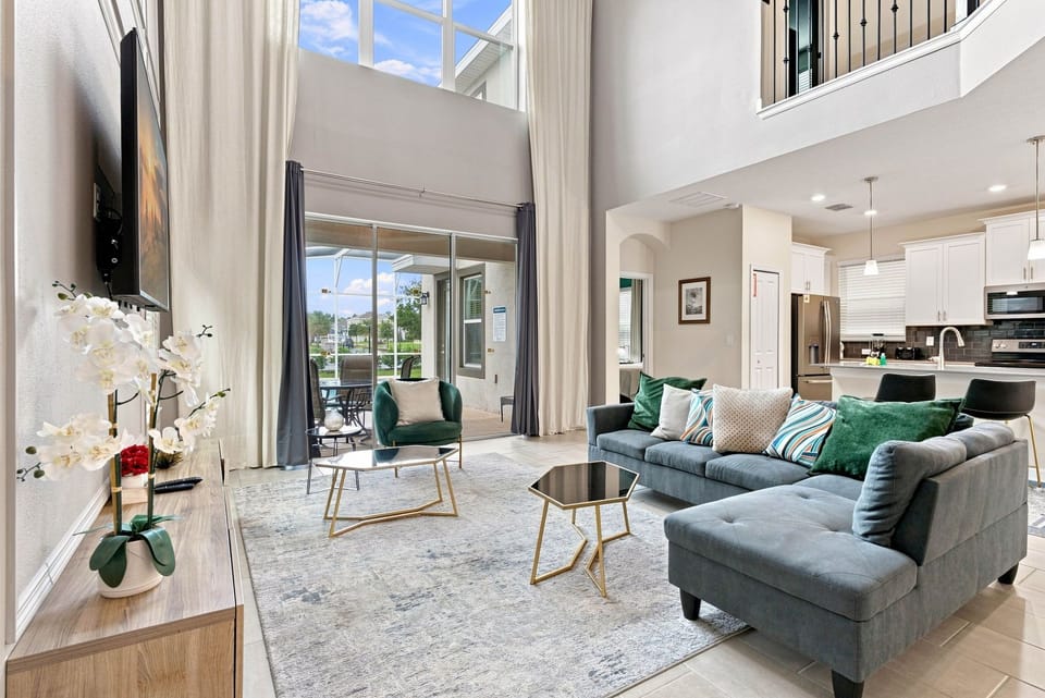 Spacious living room