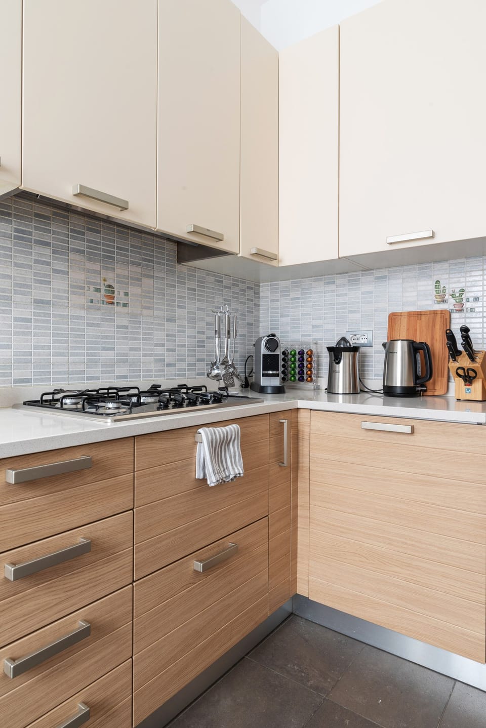 Fully equipped kitchen with table for 4/6, dishwasher, oven and Nespresso