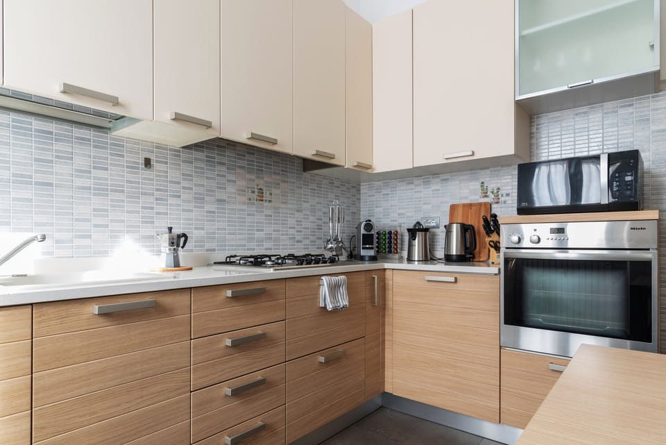 Fully equipped kitchen with table for 4/6, dishwasher, oven and Nespresso