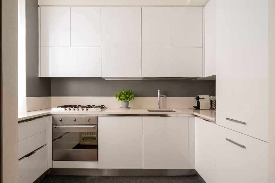 The fully-furnished kitchen