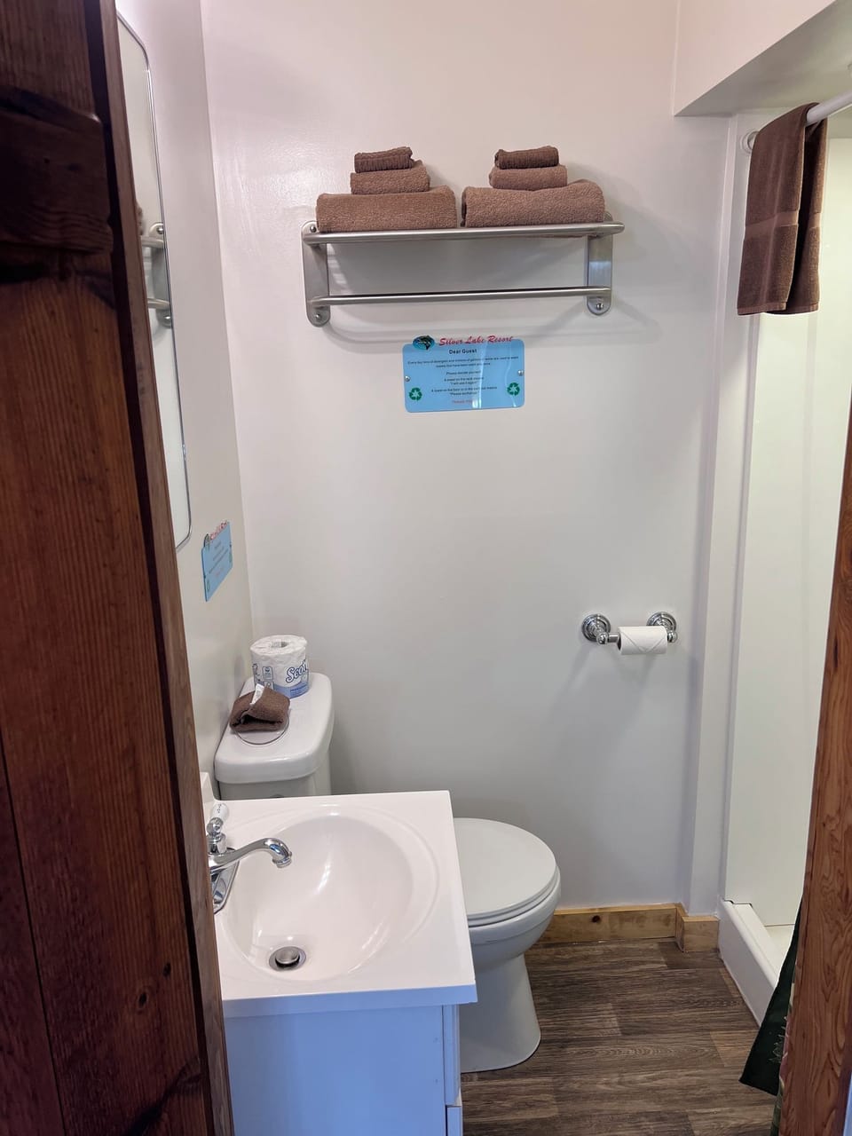 cabin201020bathroom