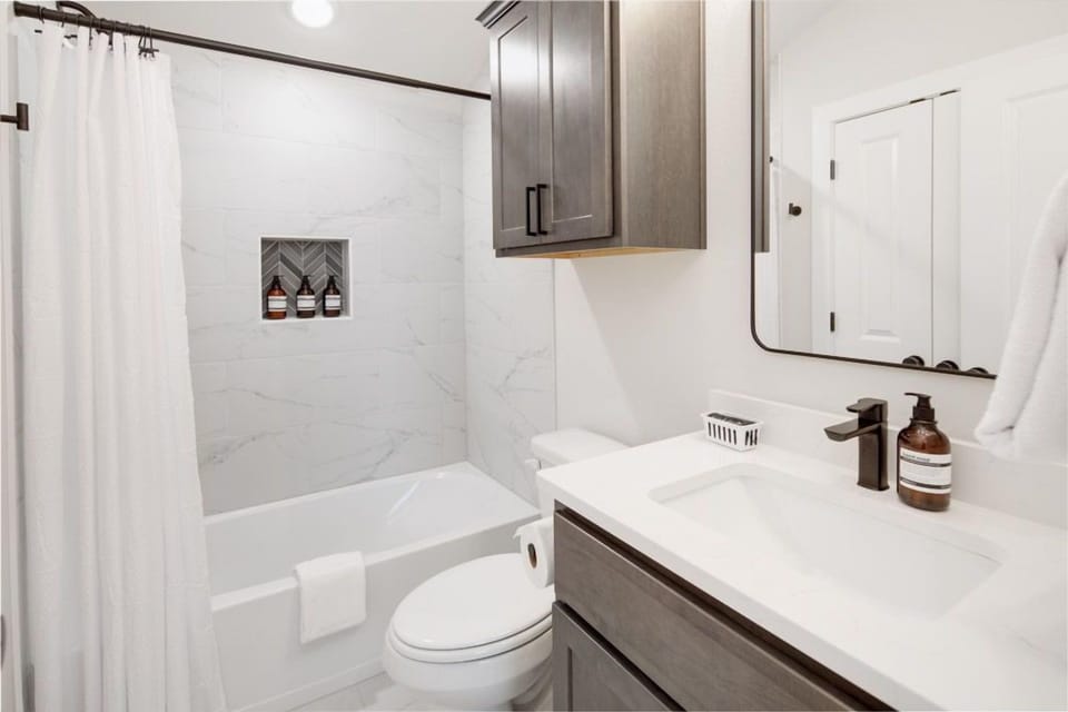 En suite bathroom 3