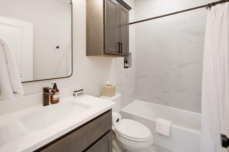 En suite bathroom 4