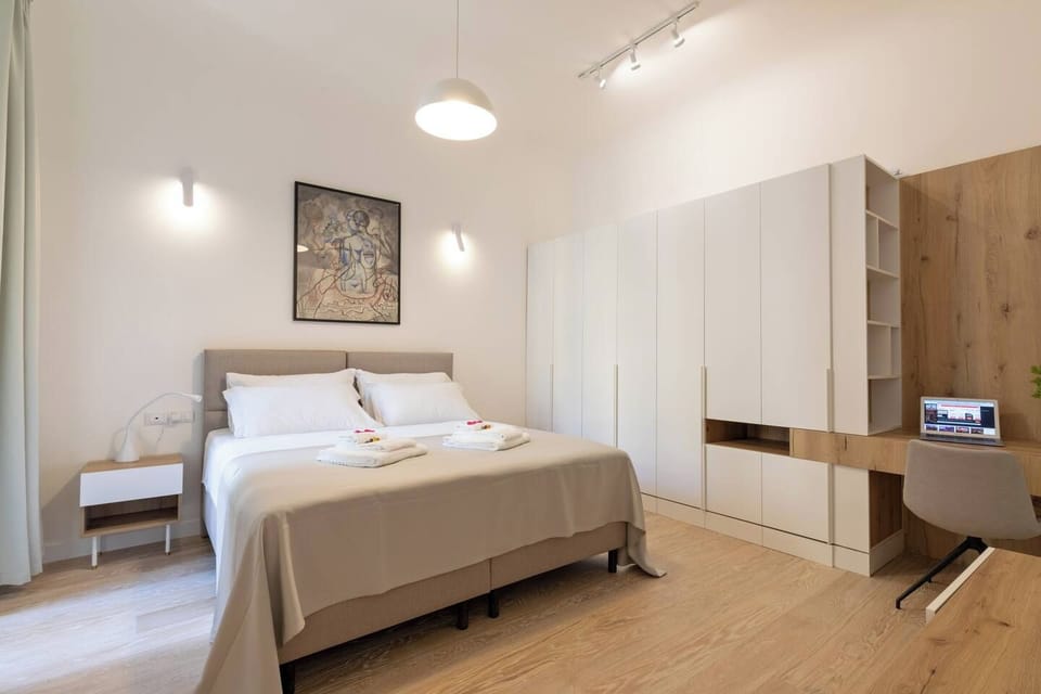 Charming 1BR Apartment with Balcony near Vatican — Prati, Rome Apartment in Rome